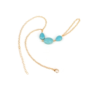 Detailansicht der Boho Goldkette mit Türkis-Anhänger in Tropfen- und Ovalform