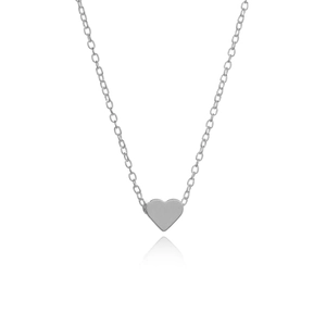 Detailed view of heart-shaped silver pendant with minimalist O-chain necklace on white background