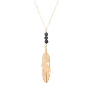 Vintage Alloy Feather Pendant Necklace Bohemian Volcanic Stone Beaded Long Chain Necklace For Women Fashion Jewelry Gift
