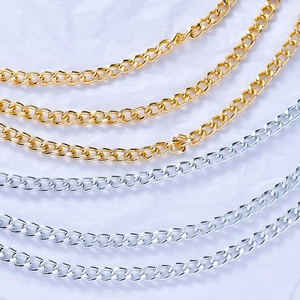 Chaîne de corps multicouche avec pendentif pièce de monnaie vintage dorée et argentée