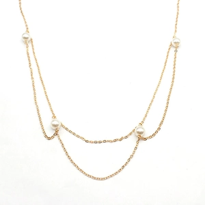 Mehrlagige goldene Taillenkette für Damen mit eleganten weißen Perlen-Akzenten