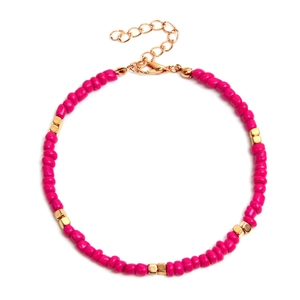 Böhmisches Fußkettchen mit goldenen quadratischen Perlen und pinkfarbenen Perlen für Strand