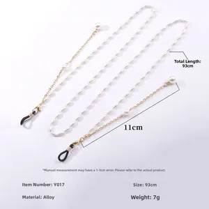 Détail de la chaîne de lunettes de 93cm en alliage doré avec petites perles et attaches