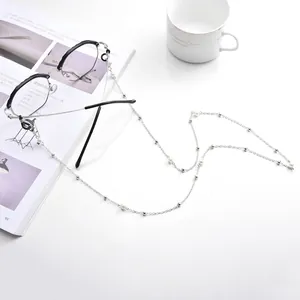 Chaîne de lunettes argentée élégante avec perles blanches pour lunettes ou masques