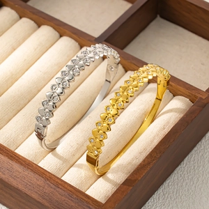 Bracelets joncs en acier inoxydable doré et argenté avec cœurs sertis de zircons