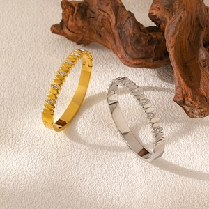 Bracelet Jonc à Charnière en Acier Inoxydable Strass Motif Cœur Feuille pour Femmes Bijoux de Mode Plaqués Or Argent