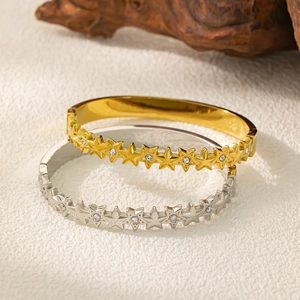 Détails du bracelet en acier inoxydable avec motif d'étoiles dorées et argentées et zircons