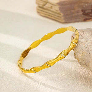 18k gold plated stainless steel wavy bracelet with sparkling white zircon crystals