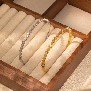 Brazaletes geométricos de acero inoxidable chapado en oro 18K con pavé de cristales