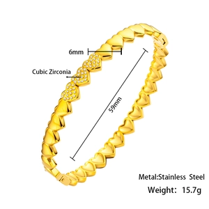 Dettaglio tecnico del bracciale cuore oro con diametro 59mm e larghezza elemento 6mm