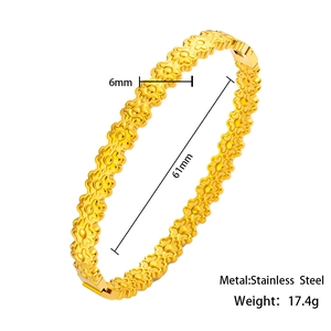 Bracciale a quadrifoglio in acciaio inossidabile dorato da donna con larghezza 6mm