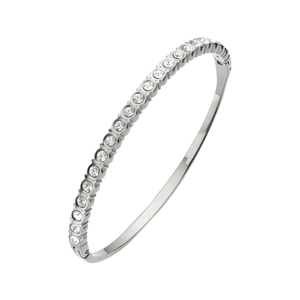 Detalle de un brazalete plateado con incrustaciones de cristales redondos brillantes