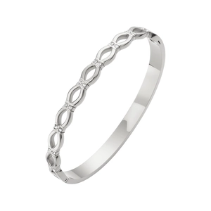 Detalle de la pulsera infinita plateada con detalles de diamantes resplandecientes