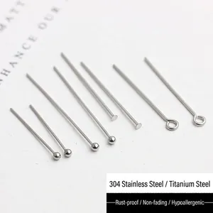 Dettaglio di spilli a testa sferica, piatta e occhielli in acciaio inox 304 per gioielli DIY