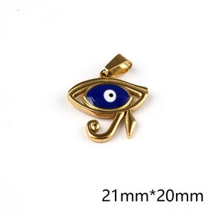 Detalle del colgante Ojo de Horus con esmalte azul y dimensiones de 21 mm por 20 mm