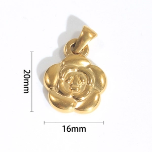 Makroaufnahme der Gold-Edelstahl-Rosenanhänger mit Abmessungen von 20 mm mal 16 mm