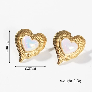 Macro shot of gold heart earrings with pearl inlay showing dimensions 24mm x 22mm and 3.3g weight