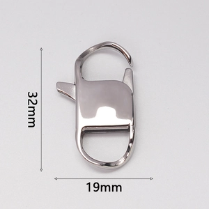Close-up of 316L stainless steel buckle showing 32mm height and 19mm width dimensions
