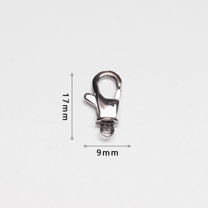 Vue détaillée du fermoir mousqueton en acier inoxydable avec dimensions de 17 mm et 9 mm