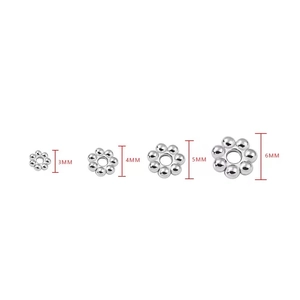 Dettaglio di perline distanziatrici in acciaio inox argento da 3mm a 6mm per gioielli