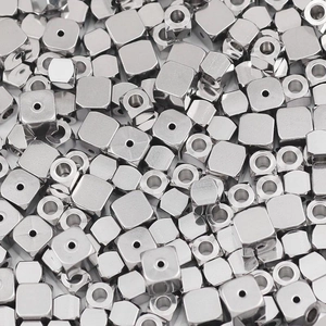 Lot de perles d'espacement carrées en acier inoxydable poli avec trou central pour bijoux DIY