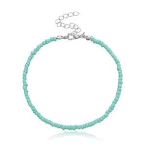 Dettaglio della cavigliera con perline blu tiffany da 3mm e chiusura a moschettone argento