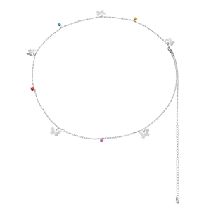 Détail de la chaîne de taille en alliage argenté avec perles colorées et breloques papillon