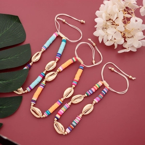 Böhmische verstellbare Strand-Fußkettchen Set mit Heishi-Perlen und goldenen Muscheln
