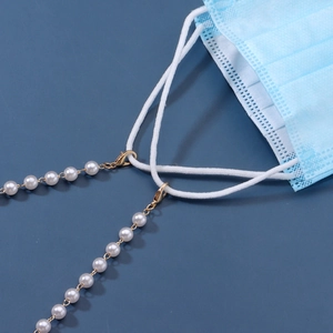 Fashionable pearl chain for masks or glasses featuring white pearls and gold metal clasps
