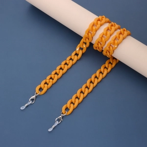 Détail de la chaîne de lunettes en acrylique orange vif avec gros maillons et fermoirs