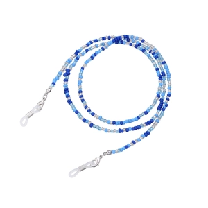 Détail de chaîne de lunettes en perles bleues et argent avec boucles en caoutchouc