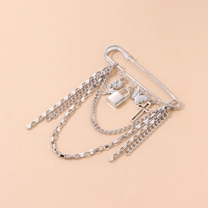 Punk Silber Brosche mit mehrlagigen Metallketten sowie Schloss und Kreuz Anhängern