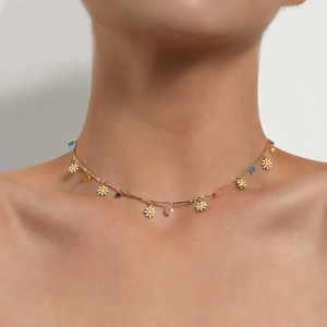 Süße Legierung Emaille Weiße Gänseblümchen Bunte Herzperlen Halskette Für Damen Frische Blumenanhänger Halskette Sommer Schmuck