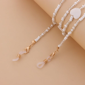 Catenina per occhiali con perline e cuore bianco con moschettoni dorati per maschera