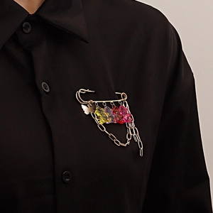 Bunte Bären und Gold-Schmetterling Sicherheitsnadel Brosche mit hängenden Metallketten