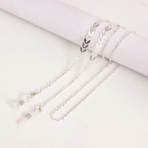Silver metal eyewear chain featuring V-shaped arrow pendants and silicone anti-slip loops