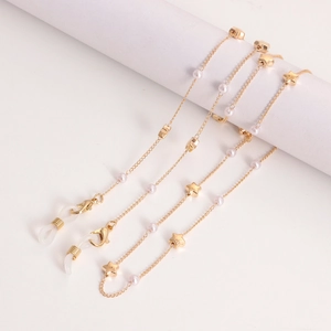 Golden eyewear chain featuring elegant pearls and stars for sunglasses and face masks