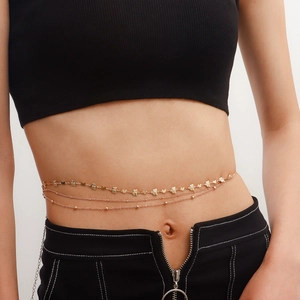 Chaîne de taille dorée à trois couches avec pendentifs papillons et perles pour femme