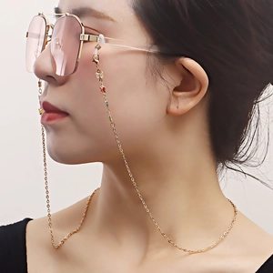 Chaîne de lunettes dorée avec pendentifs papillons colorés et boucles en silicone