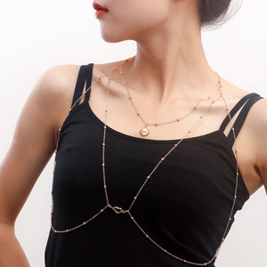 Conjunto de collar con colgante de sol y cadena corporal de cuentas de corazón