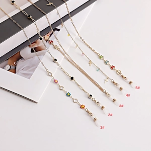 Chaîne de Lunettes en Alliage Papillon Cœur Croix Strass Cordon de Masque Antidérapant Bijoux de Mode Femme