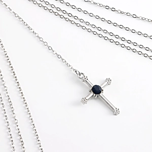 Gothic Silberne Kreuzkette mit schwarzem Edelstein Anhänger für Damen Body Chain