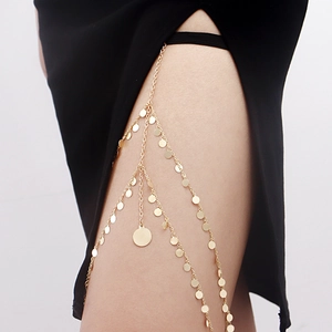 Chaîne de cuisse dorée multicouche avec paillettes et pendentifs de pièces ronds