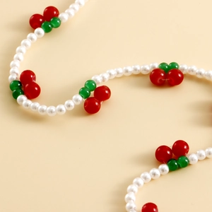 Chaîne de taille bohème en perles avec accents de cerises rouges et style ethnique