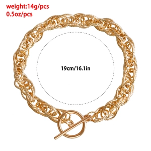 Detail eines klobigen Goldkettenarmbands mit OT-Verschluss, 19 cm Länge und 14 g Gewicht