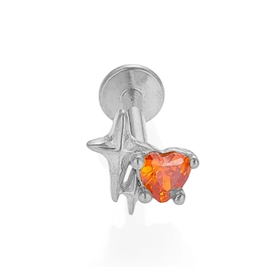 Detalle de piercing labret de acero 316L con piedra corazón naranja y estrella plata