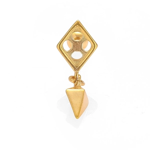 Detail of 316L stainless steel earring with geometric rhombus and spike pendant