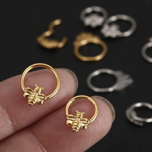 Aro de nariz y cartílago 16G de cobre dorado con diseño de abeja pulida y detallada
