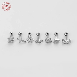 Collection de clous d'oreilles en argent 925 avec moissanite et motifs géométriques