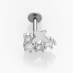 Macro di piercing labret in acciaio 316L con zirconi e motivo a stella e farfalla lucido